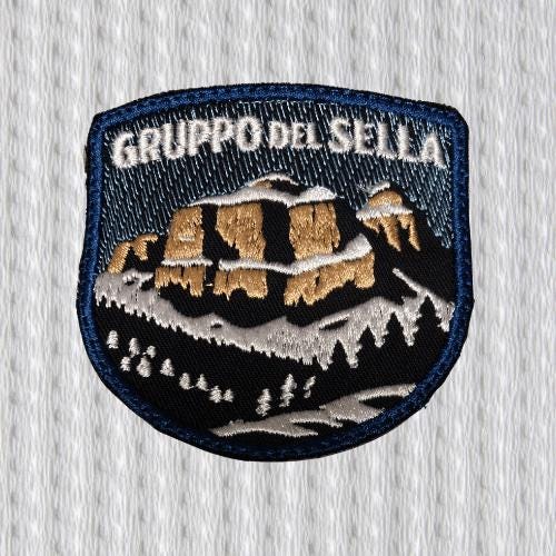 Toppa Ricamata “Gruppo del Sella” – Patch Dolomiti, Emblema Montagna, Souvenir Italia, Applicazione Termoadesiva per Zaini e Giacche