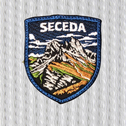 Toppa Ricamata “Seceda” – Patch Dolomiti, Emblema Montagna, Souvenir Italia, Applicazione Termoadesiva per Zaini e Giacche