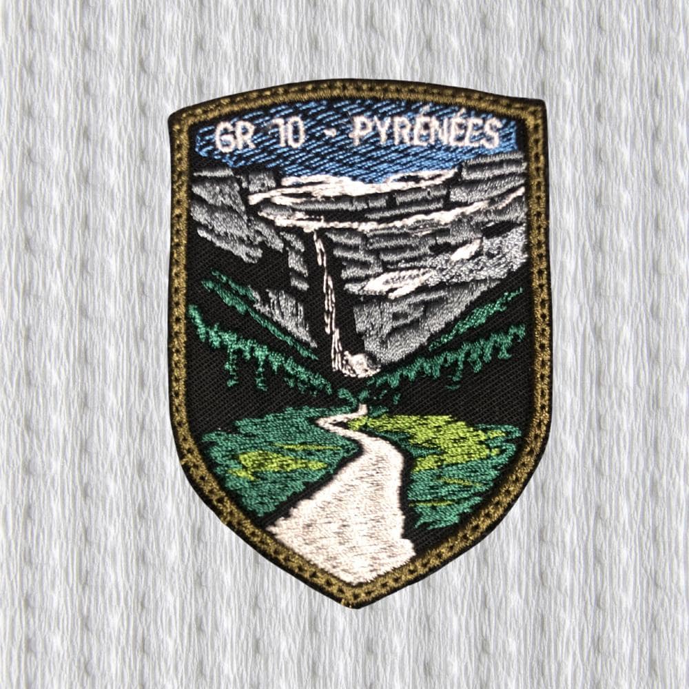 Pyrenees trail Patch – Cirque de Gavarnie Embroidered Badge – Hiking Trail Patch – Mountain Souvenir – Outdoor Backpack Patch