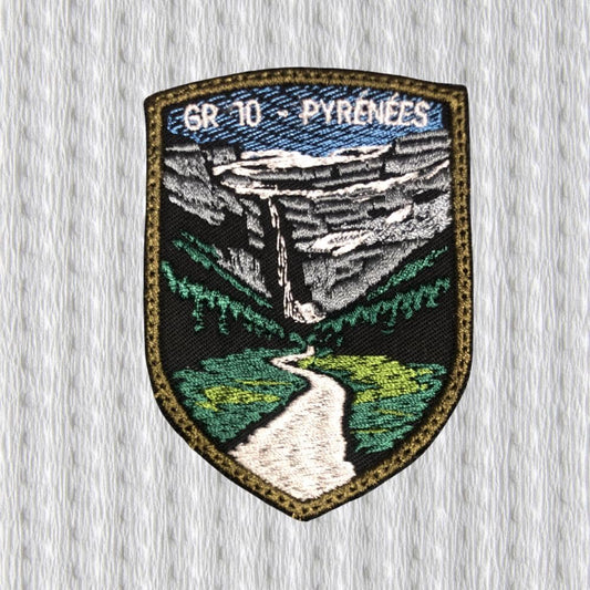Pyrenees trail Patch – Cirque de Gavarnie Embroidered Badge – Hiking Trail Patch – Mountain Souvenir – Outdoor Backpack Patch