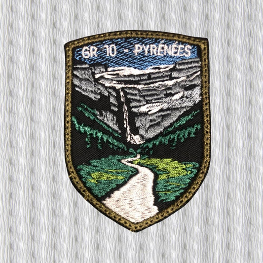 Pyrenees trail Patch – Cirque de Gavarnie Embroidered Badge – Hiking Trail Patch – Mountain Souvenir – Outdoor Backpack Patch
