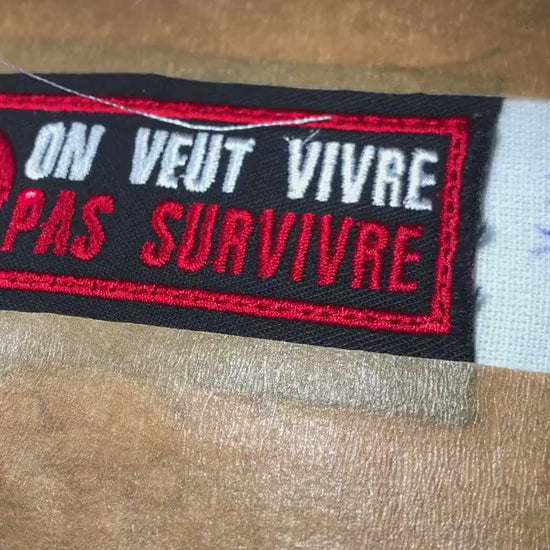 On Veut Vivre Pas Survivre Embroidered Patch – Raised Fist, French Protest Slogan, Solidarity Patch